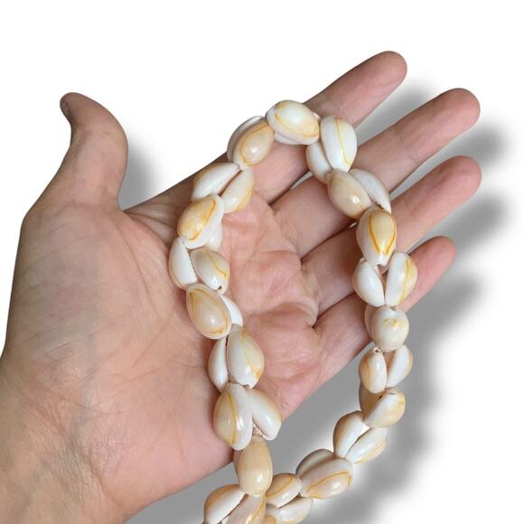 Vintage 70s Cowrie Shell Necklace | 36” Boho Beach Lei Made in Philippines - Picture 5 of 5